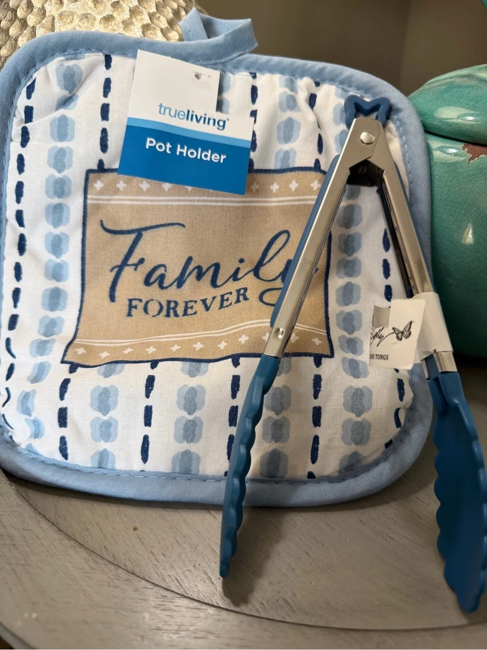 Dolly Parton Tongs and Blue 'Family Forever' Pot Holder Bundle. NWT